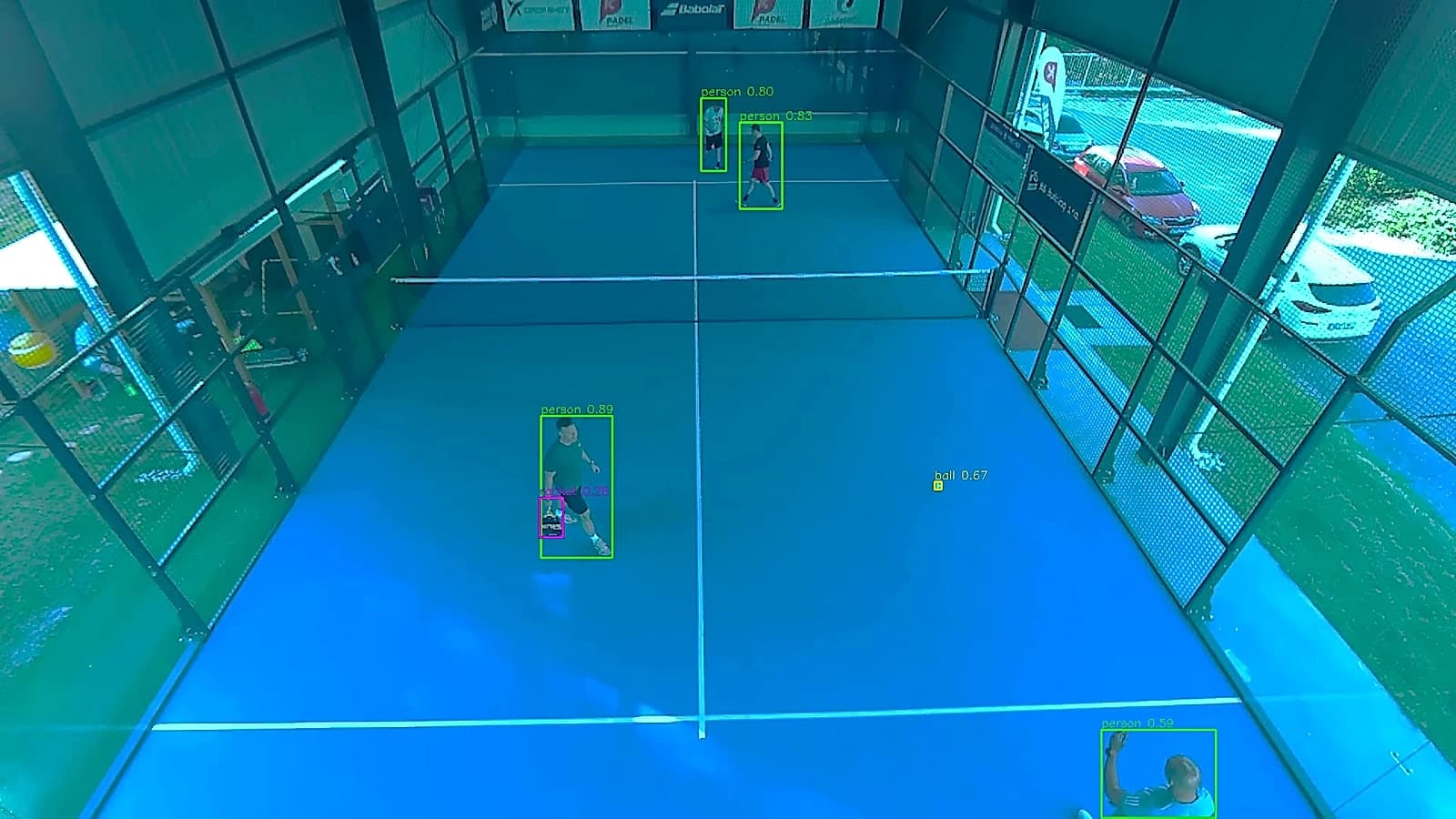 AI ve sportu – detekce hráčů a míčku na padelovém kurtu